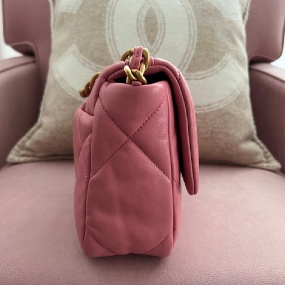 CHANEL 19 BAG (AUTHENTIC) - Picture 10 of 10